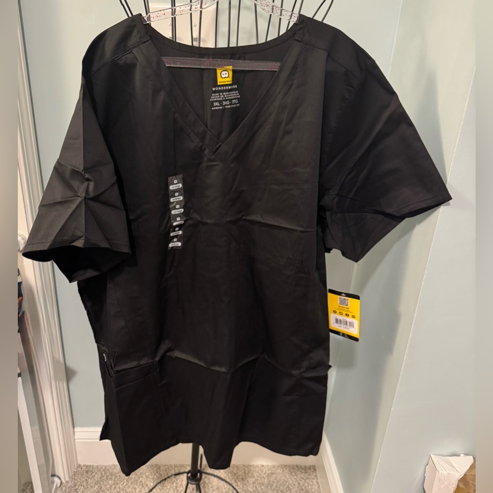 NEW Wink Wonderwork Black 3X 3XL Women’s Solid Black V-neck Scrub Top Style 105